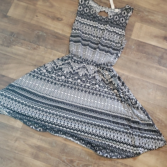 Dress - Picture 2 of 4